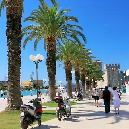 In Okrug Gornji With Sea View, Balcony, Air Conditioning, Wifi 5048-4 Trogir